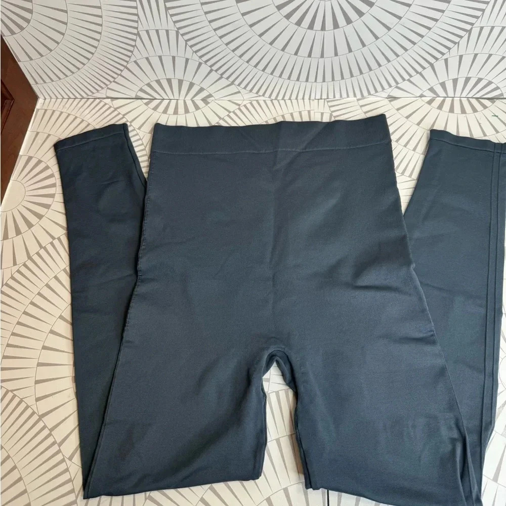 BLANQI EVERYDAY
Highwaist Postpartum + Nursing Support‎ Leggings Size Large